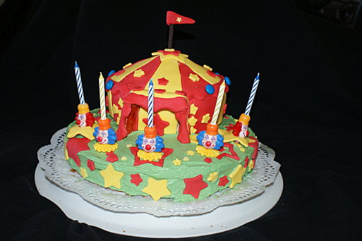 http://vivietsesloulousgourmands.over-blog.com/pages/Gateau_cirque-5055879.html